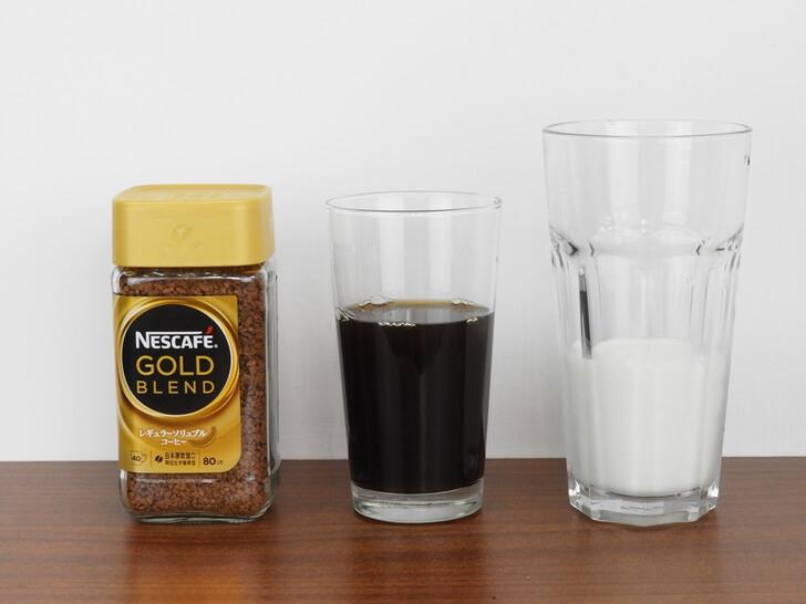 雀巢金牌咖啡及牛奶