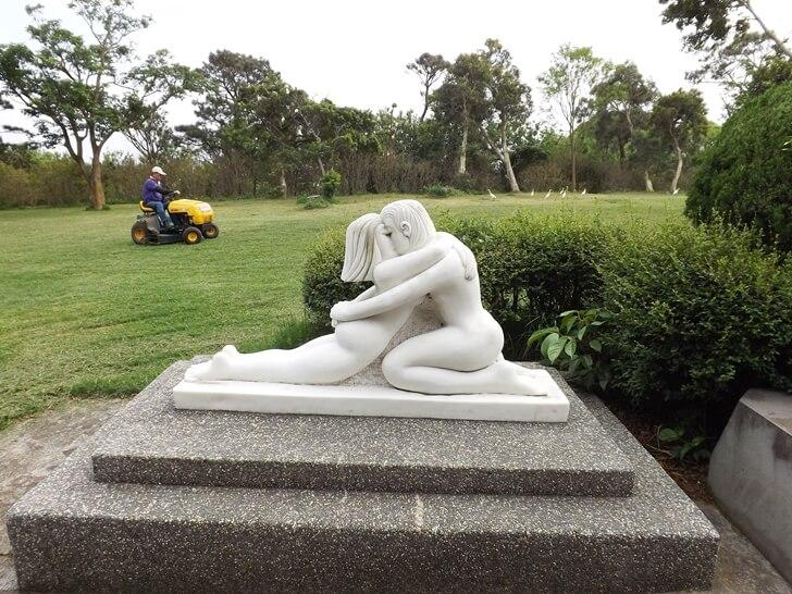 白色的愛情雕像