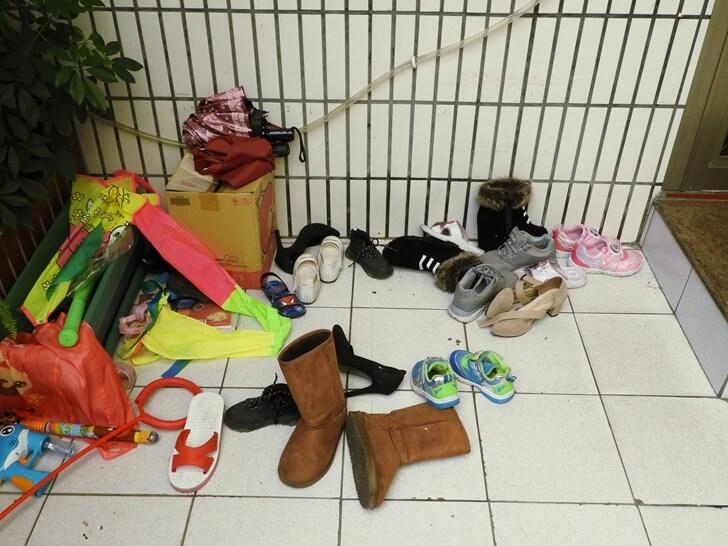 混亂的鞋子堆是許多家庭的噩夢